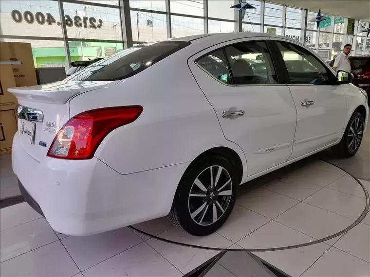 Nissan Versa Branco 5