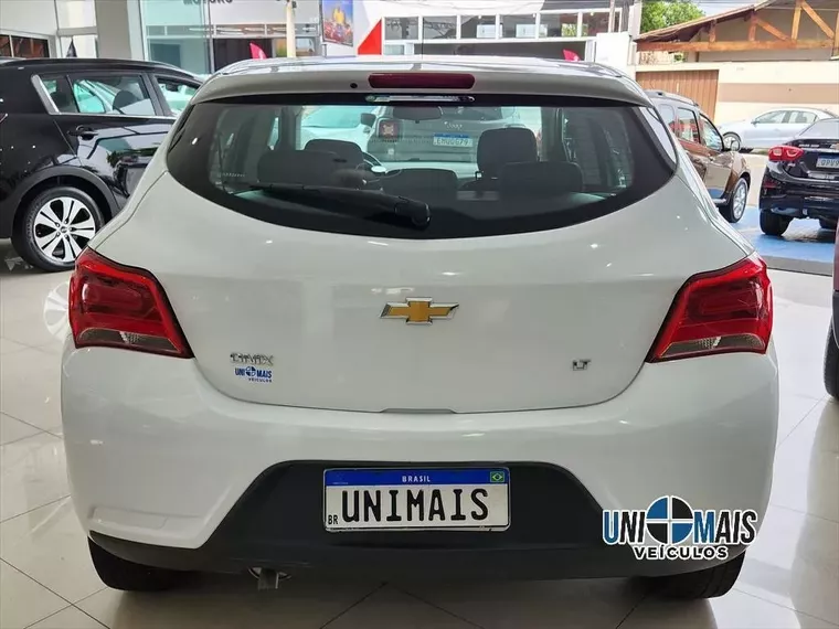 Chevrolet Onix Branco 5