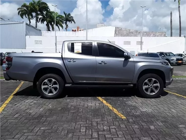 Mitsubishi L200 Triton Prata 14