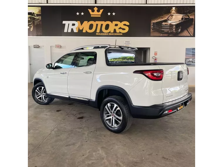 Fiat Toro Branco 8