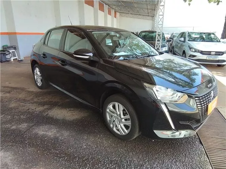 Peugeot 208 Preto 9