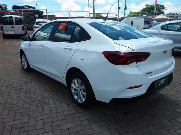 Chevrolet Onix Branco 5