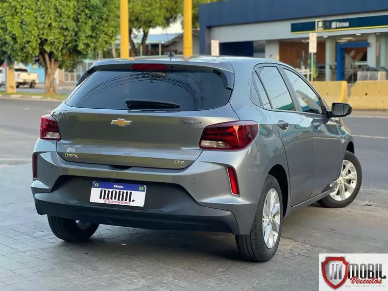 Chevrolet Onix Cinza 13