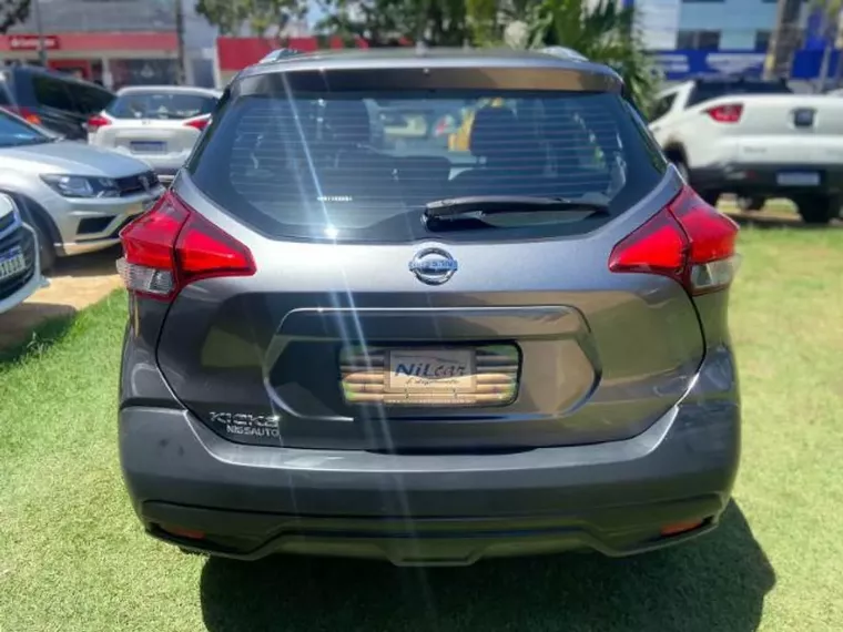 Nissan Kicks Cinza 6