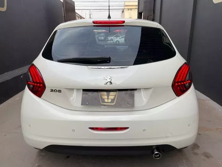 Peugeot 208 Branco 4