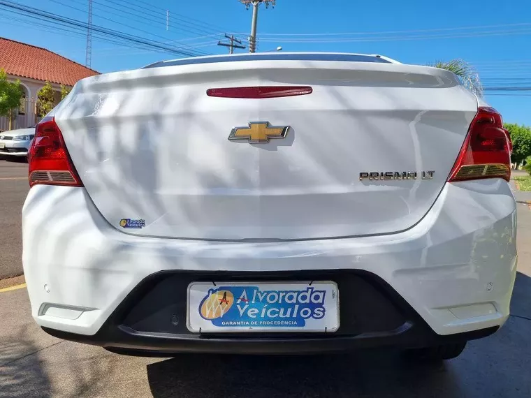 Chevrolet Prisma Branco 4