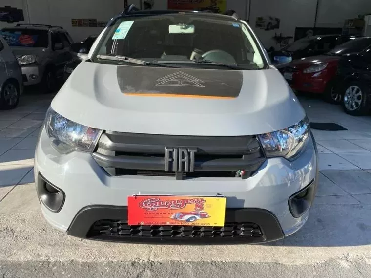 Fiat Mobi Cinza 12