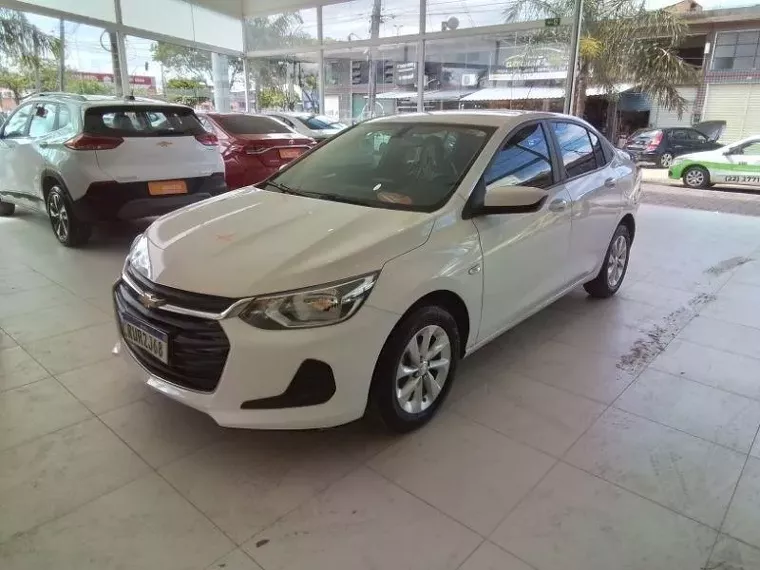 Chevrolet Onix Branco 7