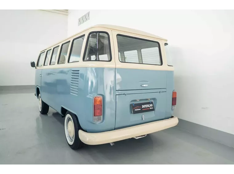 Volkswagen Kombi Azul 12