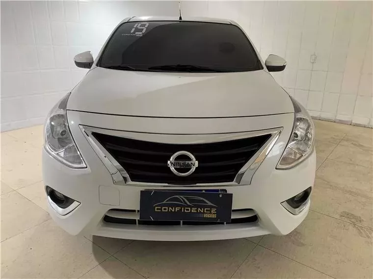 Nissan Versa Branco 1