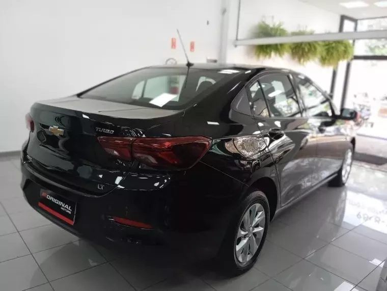 Chevrolet Onix Preto 10