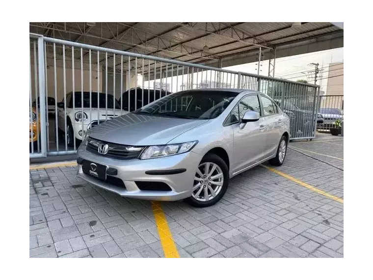 Honda Civic Prata 3