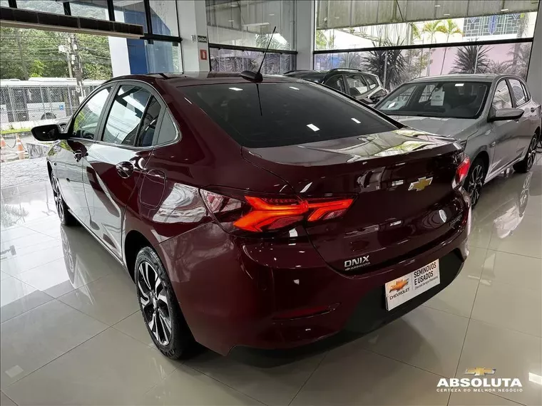 Chevrolet Onix Vermelho 18