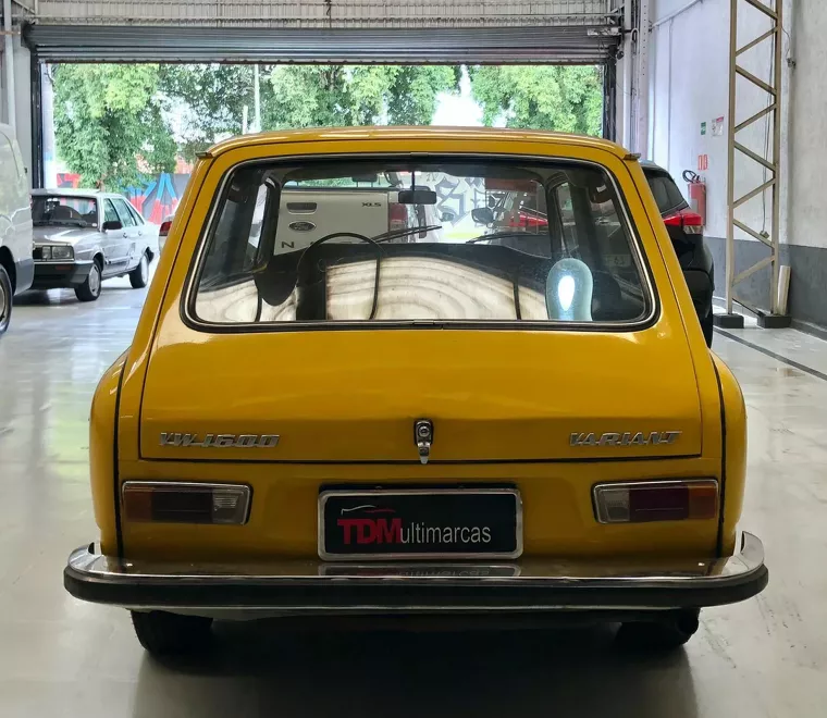 Volkswagen Variant Amarelo 9