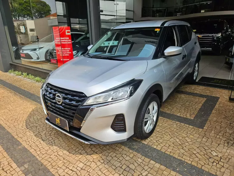 Nissan Kicks Prata 1