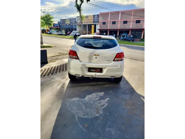 Chevrolet Onix Branco 2