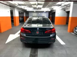 BMW 530i