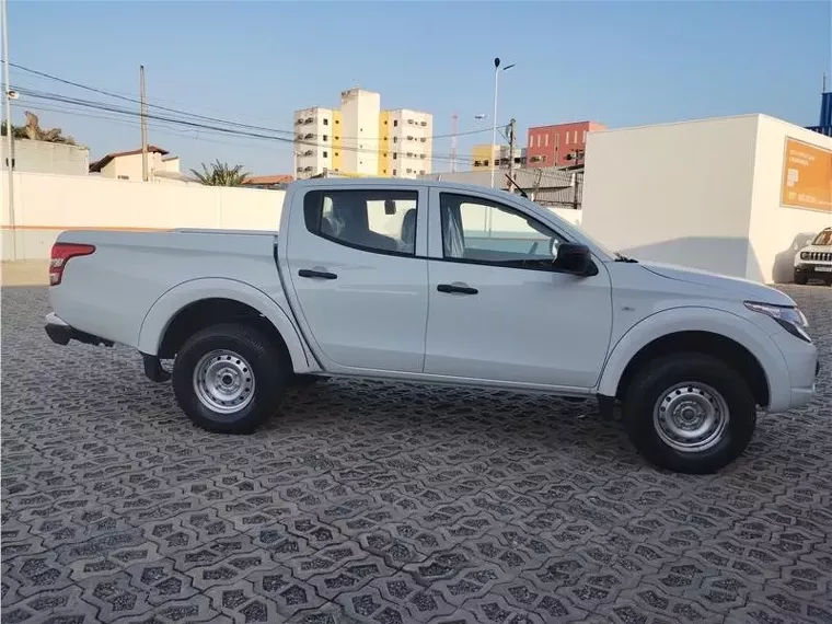 Mitsubishi L200 Triton Branco 8