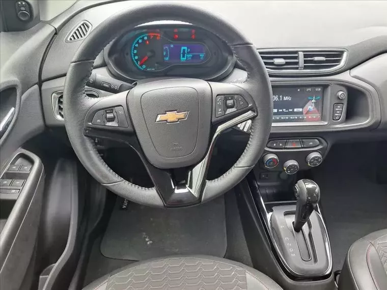 Chevrolet Onix Prata 13