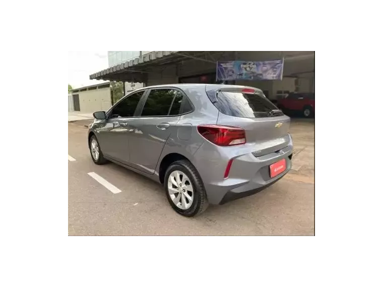 Chevrolet Onix Cinza 15