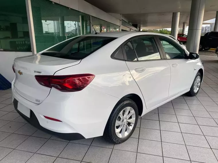 Chevrolet Onix Branco 5