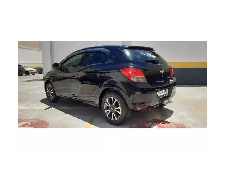 Chevrolet Onix Preto 8