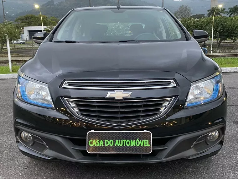 Chevrolet Onix Preto 5