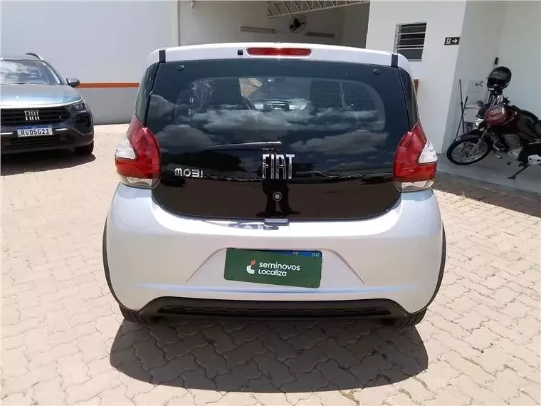 Fiat Mobi Prata 5