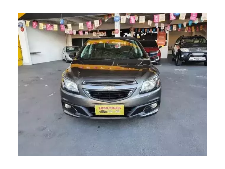 Chevrolet Prisma Cinza 1