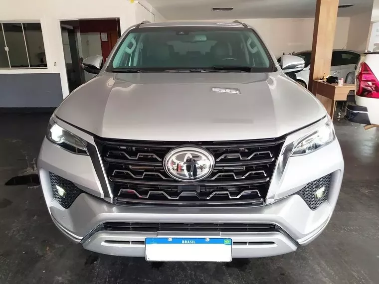 Toyota Hilux SW4 Prata 2