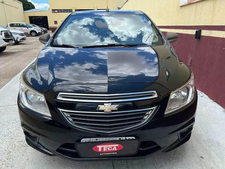 Chevrolet Onix Preto 9