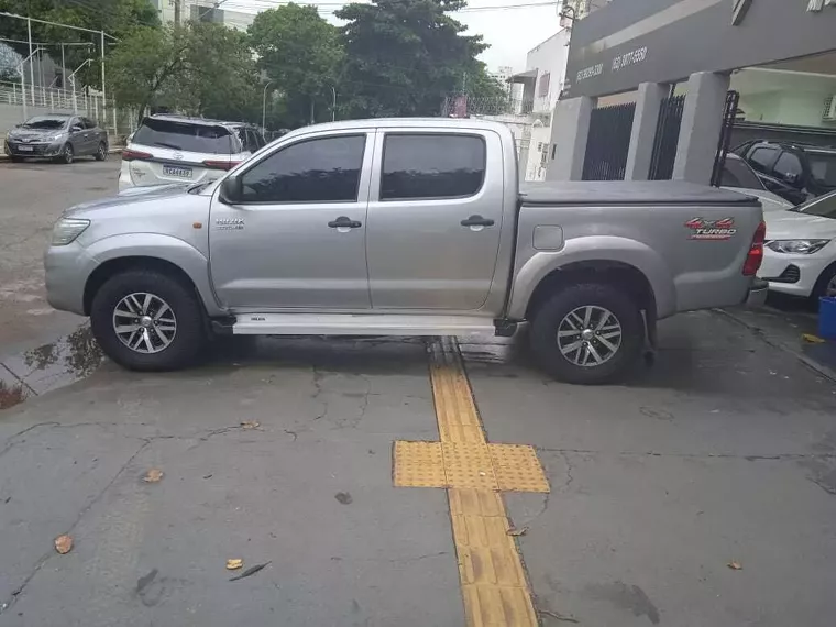 Toyota Hilux Prata 7