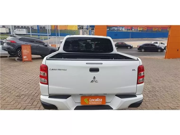 Mitsubishi L200 Triton Branco 5