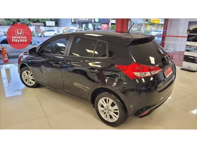 Toyota Yaris Preto 2