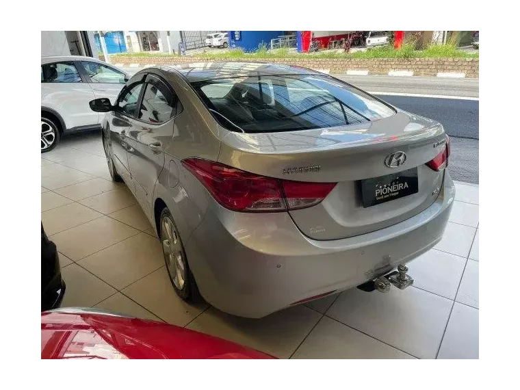 Hyundai Elantra Prata 1