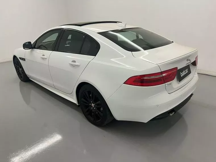 Jaguar XE Branco 2