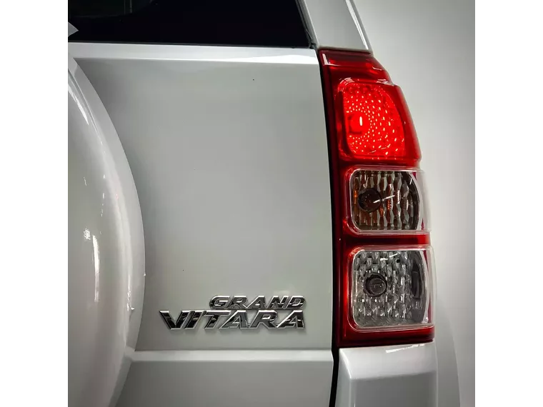 Suzuki Grand Vitara Branco 12