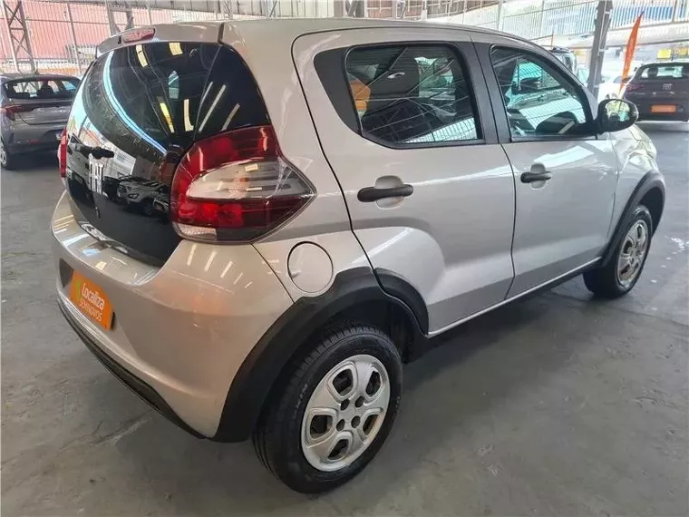 Fiat Mobi Prata 5