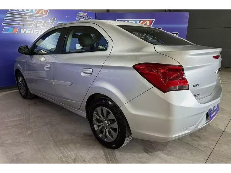 Chevrolet Onix Prata 2