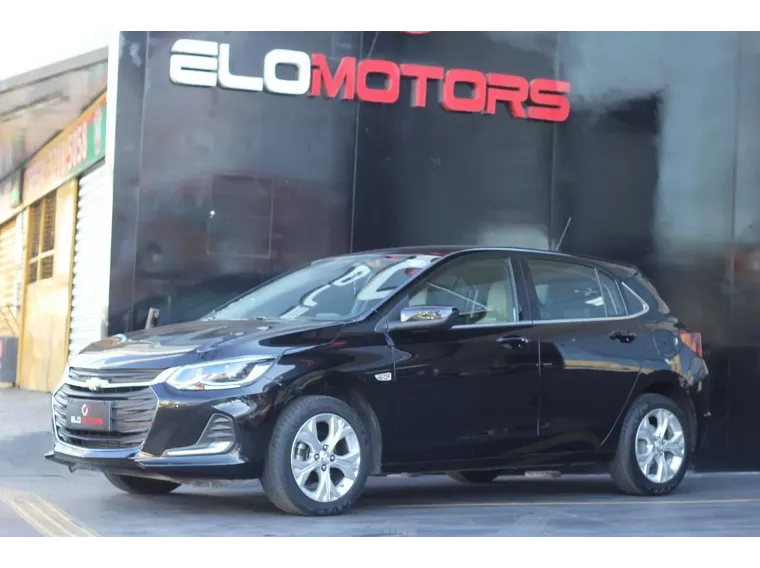 Chevrolet Onix Preto 13