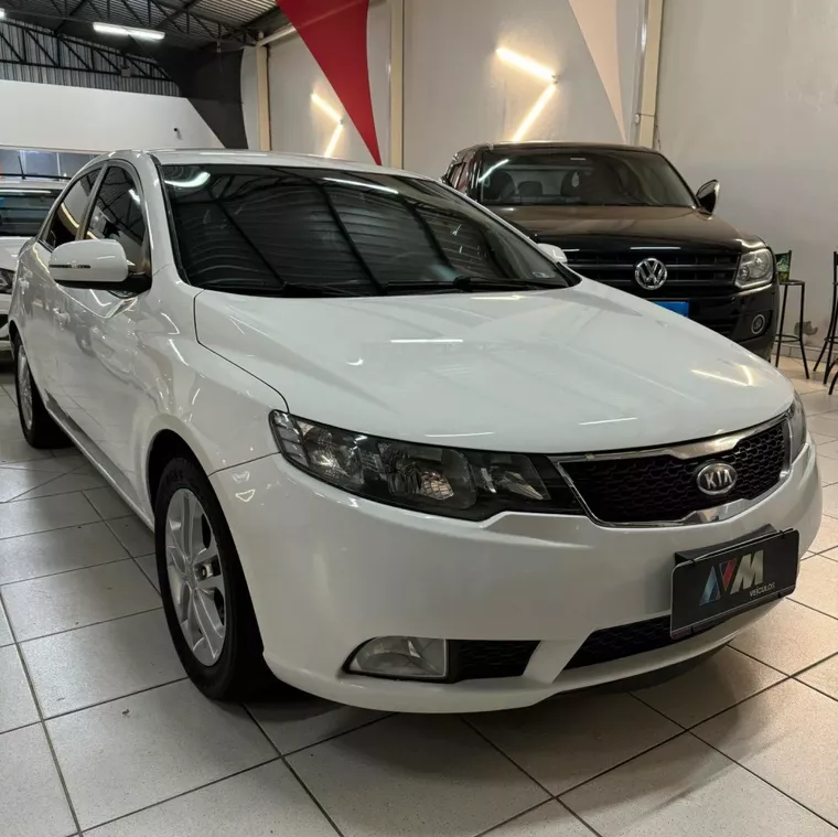 KIA Cerato Branco 3