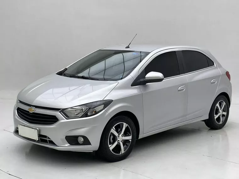 Chevrolet Onix Prata 1