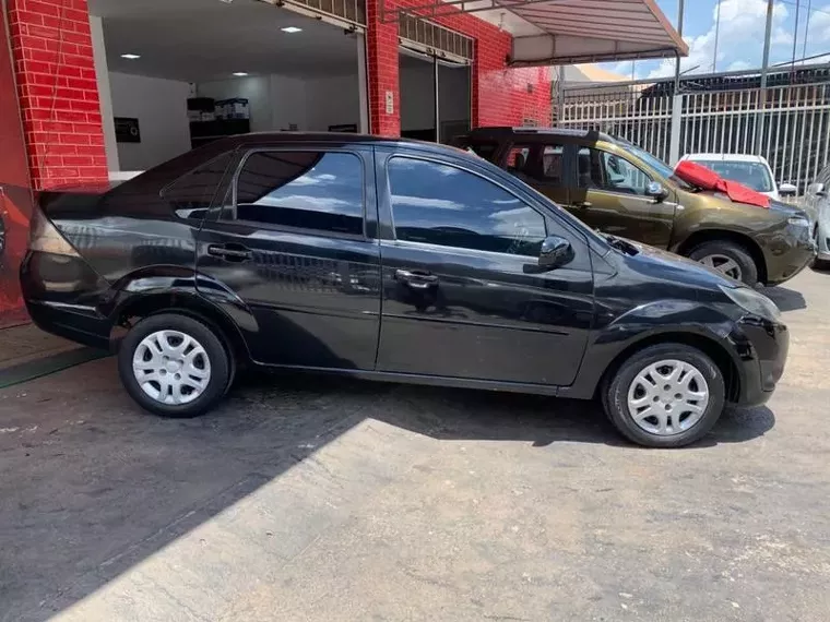 Ford Fiesta Preto 2