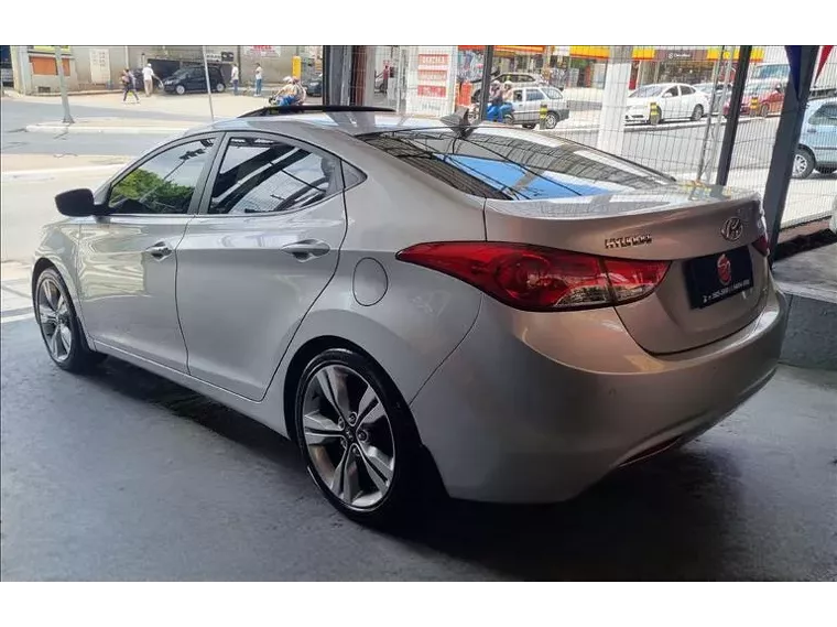 Hyundai Elantra Prata 14