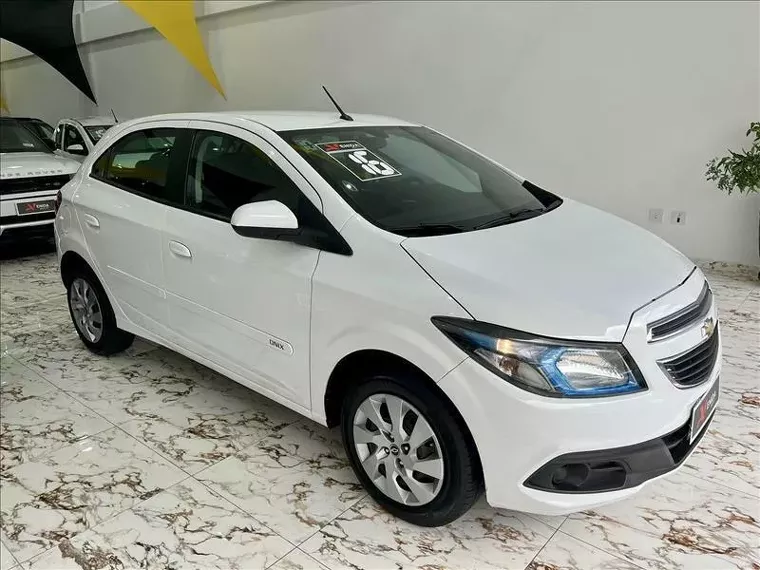 Chevrolet Onix Branco 2