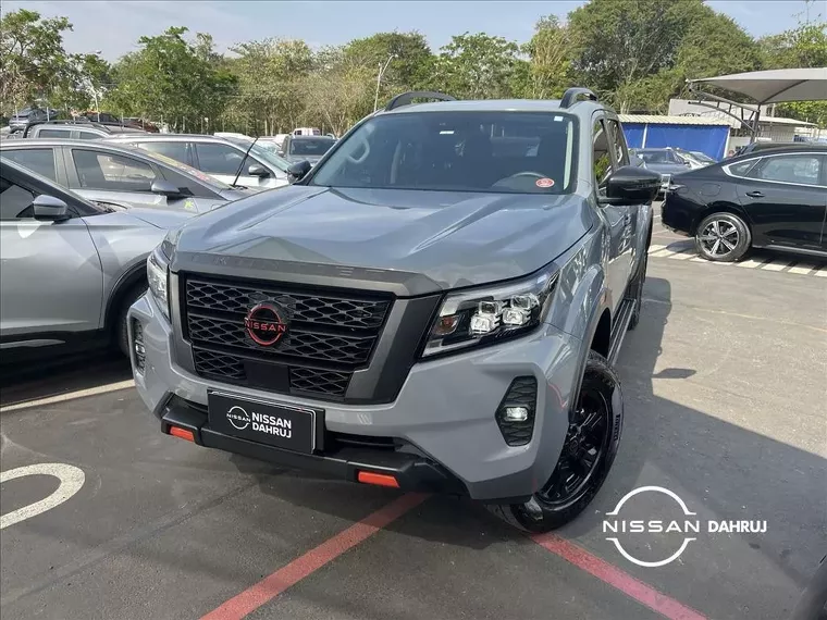 Nissan Frontier Cinza 1