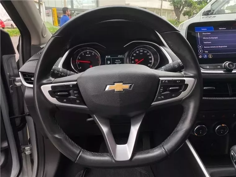 Chevrolet Onix Prata 5