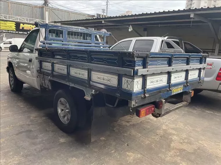 Chevrolet Silverado Branco 5