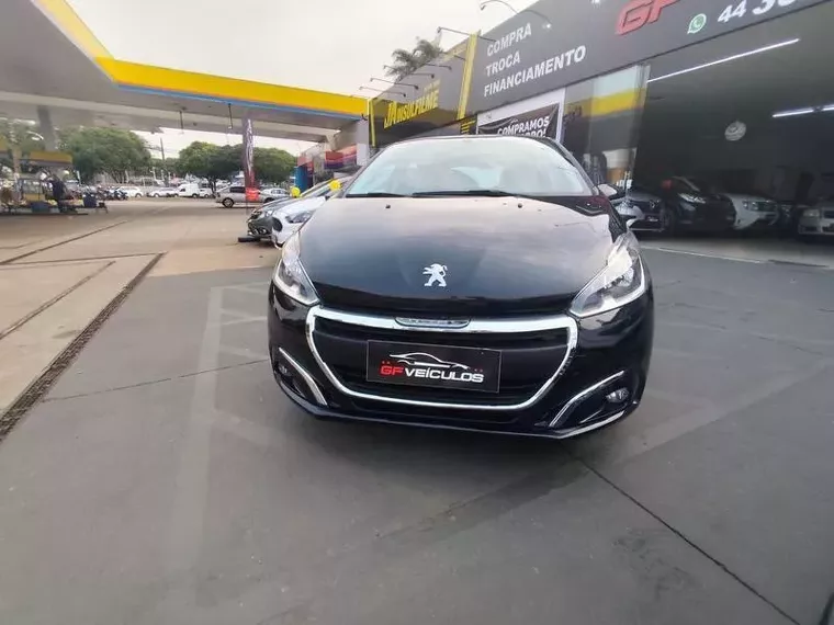 Peugeot 208 Preto 7