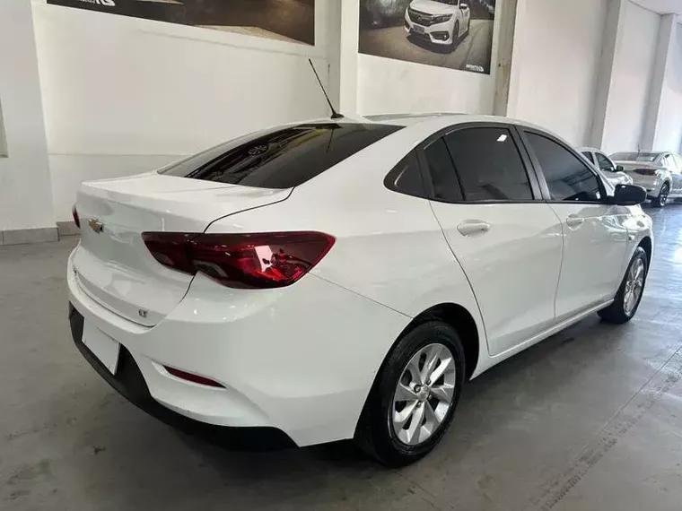 Chevrolet Onix Branco 5